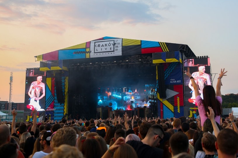 Mimo że wielu wykonawców pierwszego dnia tegorocznego Kraków Live Festival próbowało przyćmić Kendricka Lamara, żadnemu się nie udało. Raper ponownie pokazał, że tytuł Najlepszego Wszech Czasów, jaki zaczęto nadawać mu w środowisku hiphopowym, nie jest przyznawany mu na wyrost.