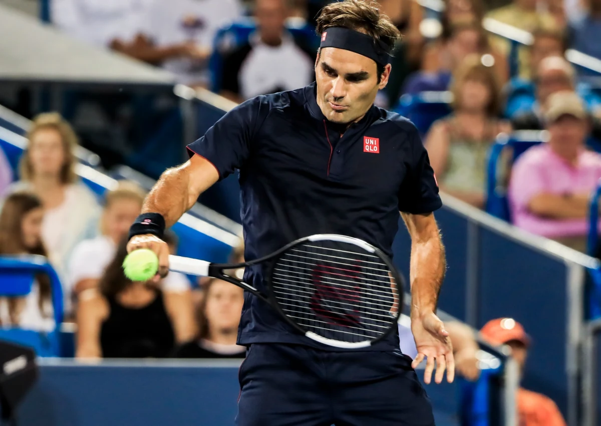 Rozstawiony z numerem drugim Roger Federer pokonał Stana Wawrinkę 6:7 (2-7), 7:6 (8-6), 6:2 w szwajcarskim ćwierćfinale turnieju ATP w Cincinnati (pula nagród 5,67 mln dol.). Jego kolejnym rywalem będzie Belg David Goffin (11.).