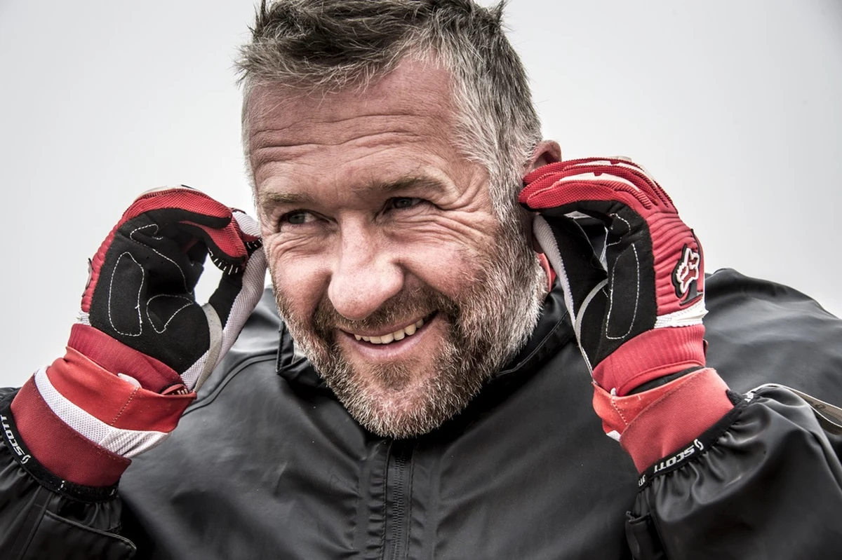 "Trochę się tym razem zmaltretowałem. Ale nie mam na co narzekać! O takim powrocie do ścigania mogłem tylko marzyć” – powiedział Rafał Sonik na mecie Atacama Rally. Po siedmiu miesiącach przerwy Polak powrócił do rywalizacji w cyklu Pucharu Świata i wywalczył miejsce na podium. 