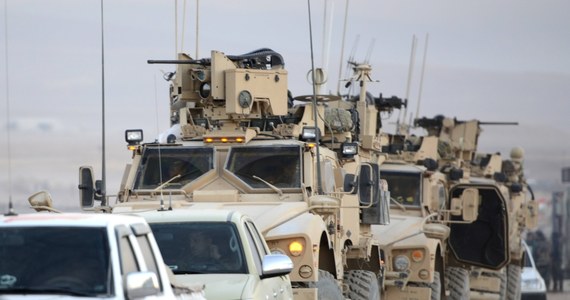 ​Rzecznik międzynarodowej koalicja antyislamistycznej pod wodzą USA Sean Ryan oświadczył, że amerykańskie siły zostaną w Iraku "tak długo, jak będą potrzebne", by pomóc w ustabilizowaniu regionów kontrolowanych kiedyś przez Państwo Islamskie (ISIS).