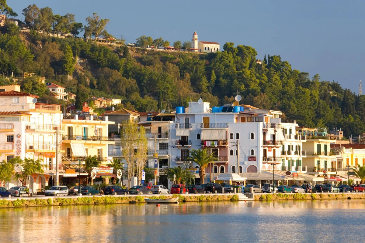 Dopiero w poniedziałek do Polski wróci grupa blisko 200 turystów wypoczywających na Zakynthos z biurem podróży Grecos - dowiedział się reporter RMF FM Grzegorz Kwolek. 