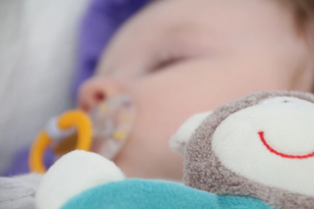 Zarzuty znęcania się nad niemowlęciem i spowodowania u niego licznych obrażeń, m.in. złamania obojczyka, postawiła prokuratura rodzicom dziecka Kamilowi i Annie W. – poinformował rzecznik Prokuratury Okręgowej w Krakowie prok. Janusz Hnatko.