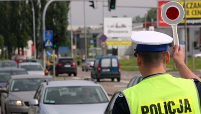 W lipcu policjanci wystawili o prawie pół miliona mandatów mniej