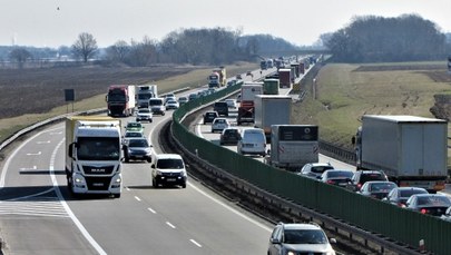 Polskie drogi według NIK: Za mało stacji benzynowych i parkingów