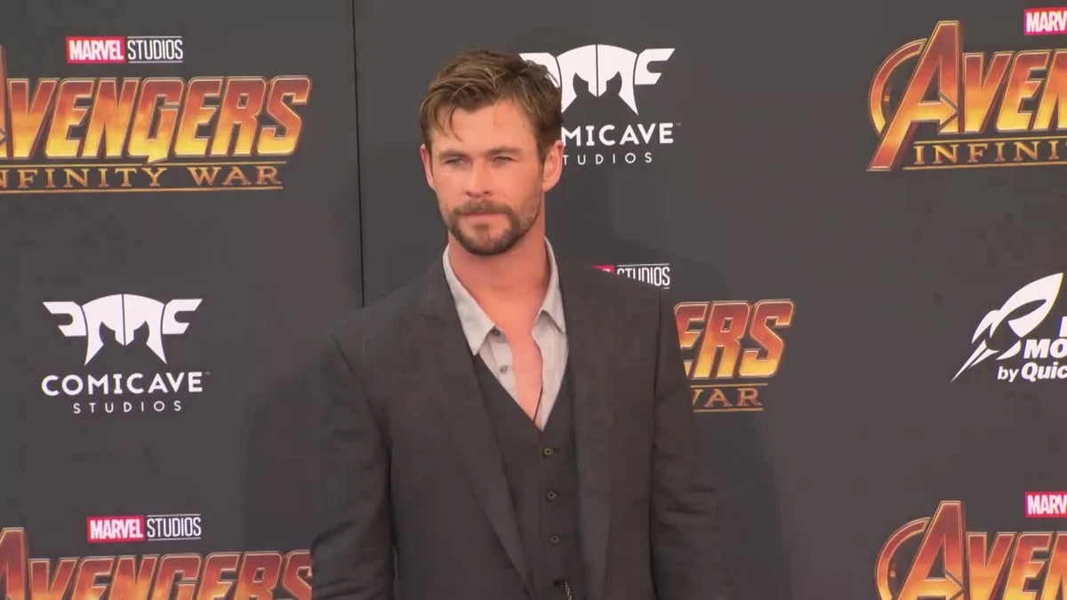 Chris Hemsworth jest znudzony ciągłym graniem przystojniaków. Przez swój wygląd często jest obsadzany w rolach obiektów kobiecych westchnień. Aktora męczy to i chce wyjść poza utarty schemat. Gwiazdora będzie można zobaczyć w thrillerze kryminalnym „Źle się dzieje w El Royale”. Film określił jako dramat z humorystycznymi momentami.