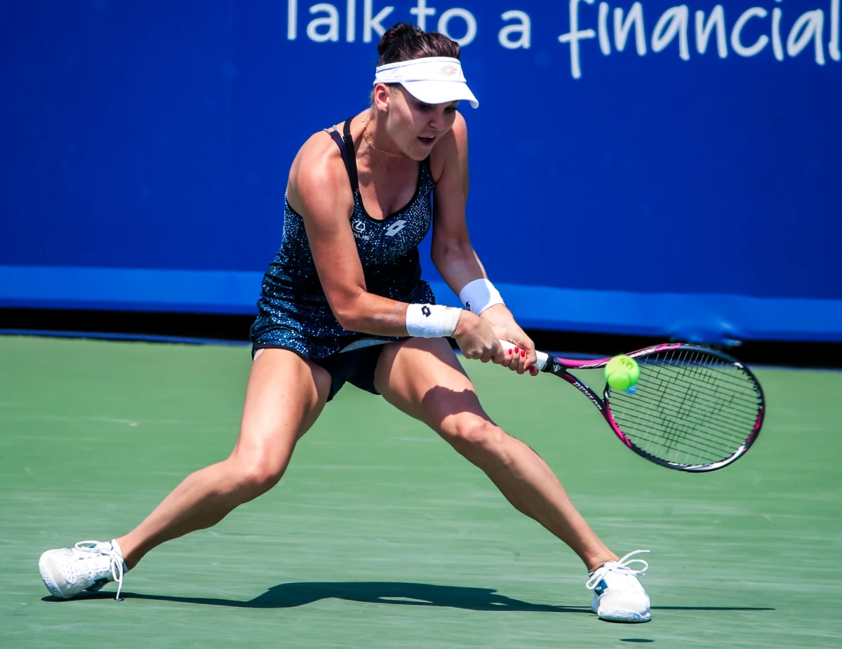 Agnieszka Radwańska po raz pierwszy od 11 lat nie znalazła się w gronie rozstawionych tenisistów w turnieju wielkoszlemowym. "Jedynkami" w rozpoczynającym się w poniedziałek US Open będą liderzy światowych rankingów - Rumunka Simona Halep i Hiszpan Rafael Nadal.