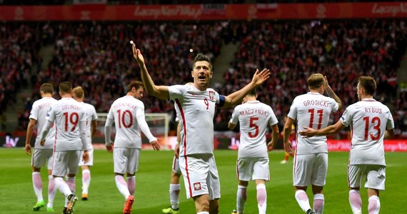 Robert Lewandowski wyraził żal, że w kwietniu i maju, gdy był ostro krytykowany, nikt z szefów monachijskiego klubu nie stanął w jego obronie. Polski piłkarz podkreślił przy tym, że w tej chwili porzucił już plany transferowe i jego serce "znów bije dla Bayernu".