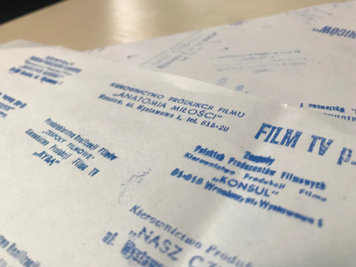 Pieczątki pochodzące z produkcji filmowych sprzed kilkudziesięciu lat, które powstawały we Wrocławiu odnaleziono w magazynach tamtejszego Centrum Technologii Audiowizualnych. Stemple znaleziono wśród przedmiotów, które CeTA otrzymała w spadku po Wrocławskiej Wytwórni Filmów Fabularnych.