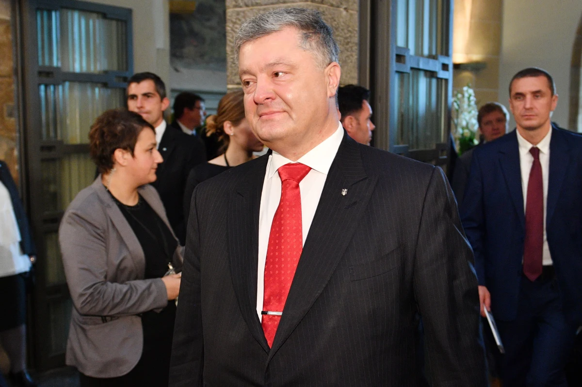 ​Prezydent Ukrainy Petro Poroszenko wyraził w środę zaniepokojenie w związku z obecnością w jego kraju polityków, będących adwokatami działań prezydenta Rosji Władimira Putina. Wszyscy oni pracują na rzecz agresora - powiedział.