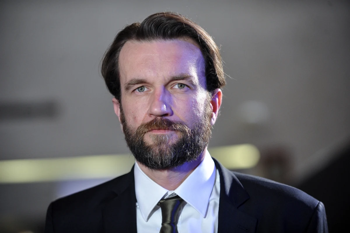 Brytyjski "Telegraph" publikuje zaskakujące informacje dotyczące prac nad nowym filmem o Jamesie Bondzie. Gazeta sugeruje, że ogłoszona kilka dni temu informacja o rezygnacji Danny'ego Boyle'a, który miał wyreżyserować ten obraz może być związana ze sporem wokół ewentualnej roli dla polskiego aktora Tomasza Kota. 