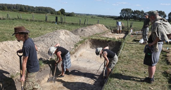 Ślady osady obronnej sprzed ok. dwóch i pół tysiąca lat, czyli z czasów grodów takich, jak Biskupin, odkryli w Jatwiezi Dużej w gminie Suchowola (Podlaskie) archeolodzy z Muzeum Podlaskiego w Białymstoku.