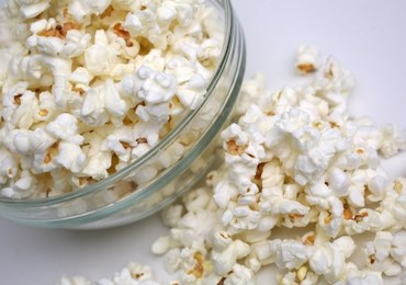 Szwedzi wrzucą do Bałtyku tysiące litrów popcornu. "Świetnie symuluje plamę ropy"