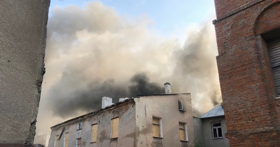 6 zastępów strażaków gasi pożar kamienicy przy ulicy Noworybnej na lubelskim Starym Mieście. Informację o tym zdarzeniu dostaliśmy na Gorącą Linię RMF FM. 