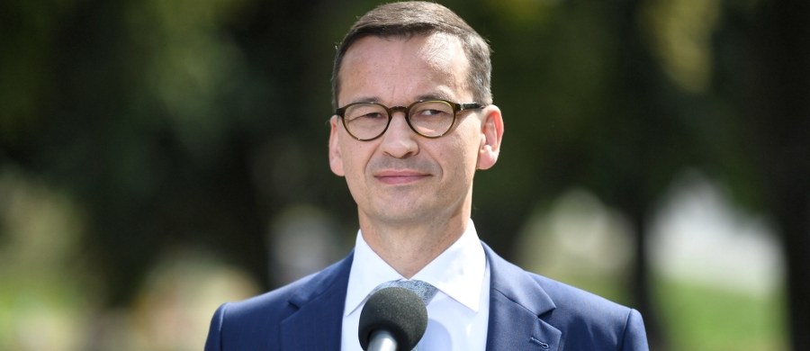 "Zmiany dokonywane w Polsce są zgodne z europejskim prawem i normami - mówi w wywiadzie dla Polskiej Agencji Prasowej premier Mateusz Morawiecki. "Europa z zainteresowaniem obserwuje nasze działania w dziedzinie uszczelniania systemu podatkowego, zwalczania mafii vatowskich i przeciwdziałania rajom podatkowym" - podkreślił.