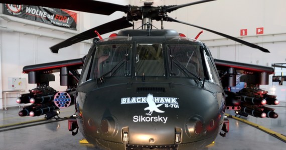W przyszłym miesiącu mają się rozpocząć szkolenia policyjnych załóg, które latać będą nowymi śmigłowcami S-70i Black Hawk, kupionymi przez komendę główną - dowiedział się reporter RMF FM Krzysztof Zasada. Policja będzie miała dwie nowe maszyny dla Biura Operacji Antyterrorystycznych.