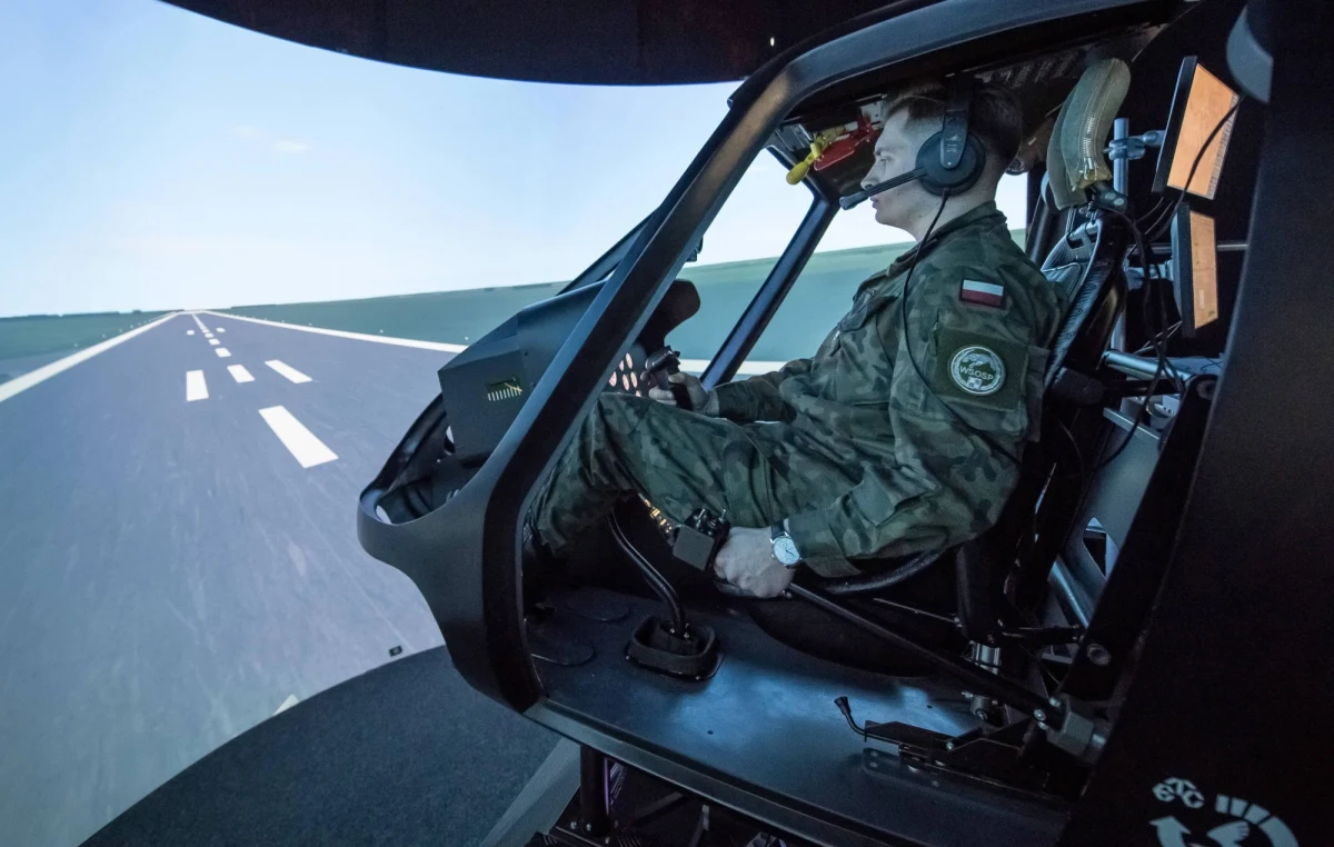 Wyższa Szkoła Oficerska Sił Powietrznych w Dęblinie, tzw. "szkoła orląt" od 1 października stanie się Lotniczą Akademią Wojskową. To docenienie dorobku oraz poziomu edukacyjnego uczelni, a nie tylko zmiana nazwy - powiedział szef MON Mariusz Błaszczak. W piątek w Dęblinie odbywają się obchody setnej rocznicy powstania lotnictwa wojskowego.