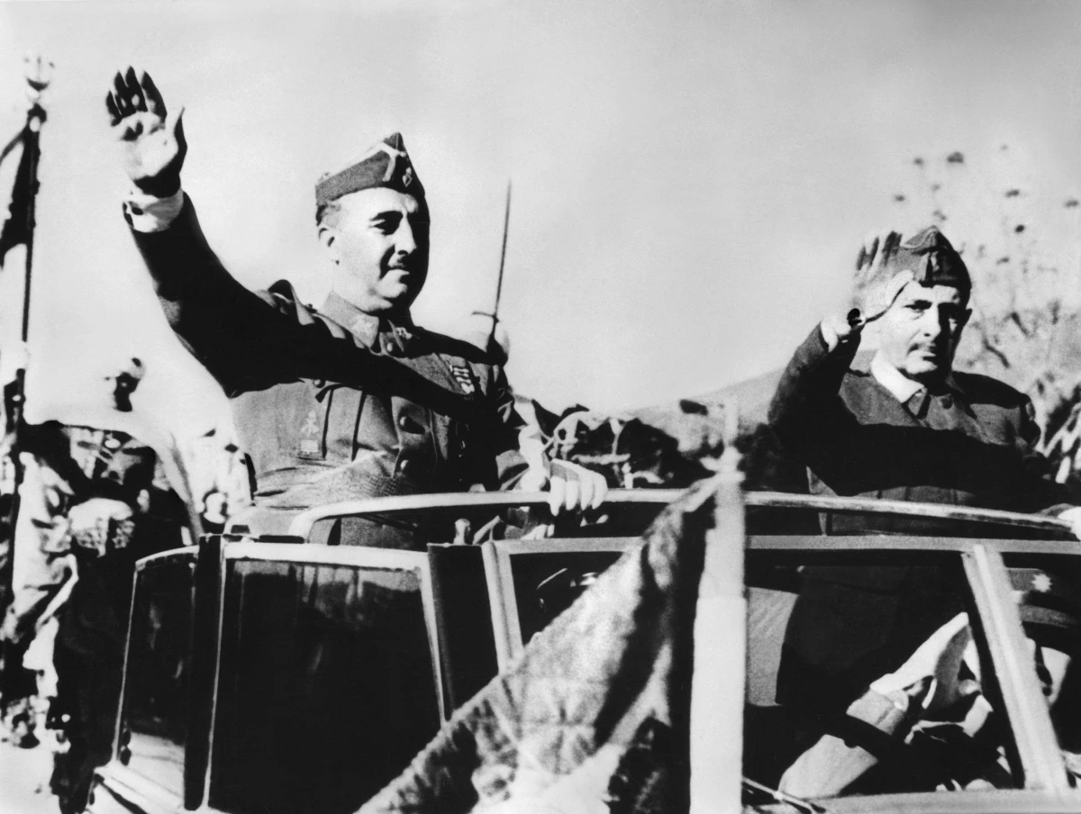 Hiszpański rząd wydał dekret o ekshumacji i przeniesieniu zwłok generała Francisco Franco poza podmadryckie mauzoleum wojny domowej w Hiszpanii Valle de los Caidos. Zapowiedź ekshumacji generała Franco była jednym z pierwszych planów rządzącego od czerwca krajem Sancheza.