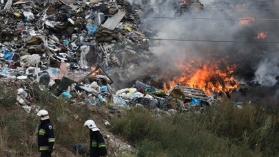 Pożar na wysypisku odpadów w Studziankach. "Okolica została bardzo zadymiona"