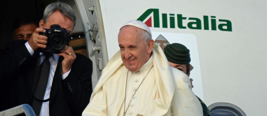 Papież Franciszek rozpoczął dwudniową wizytę w Republice Irlandii. Ostatni raz zwierzchnik Watykanu - Jan Paweł II - odwiedził Zieloną Wyspę 38 lat temu. Papieska wizyta potrwa dwa dni. 