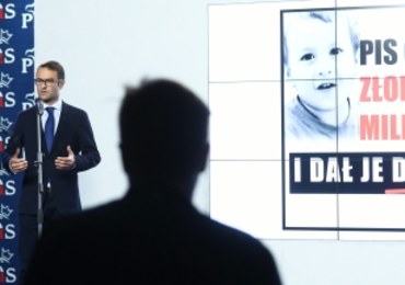 Wojna na billboardy. PiS prezentuje swój