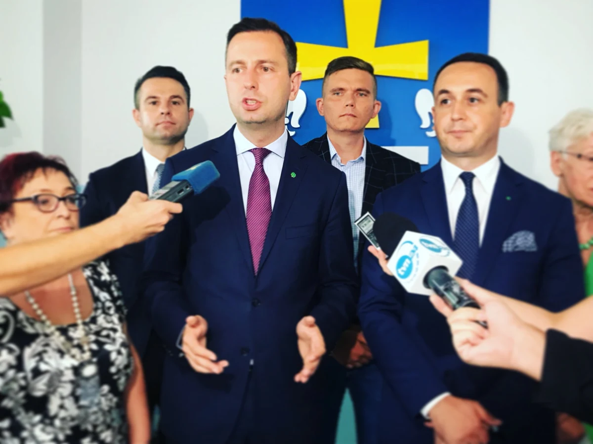 "PSL jest jedynym ugrupowaniem, które od początku stawia na politykę senioralną” – stwierdził lider Polskiego Stronnictwa Ludowego Władysław Kosiniak-Kamysz, który brał udział w Wojewódzkich Dniach Seniora w Skierniewicach. Jak zauważył, „rząd wyzyskał seniorów i ich odrzucił; podobnie jak wyzyskał i odrzucił wieś”.