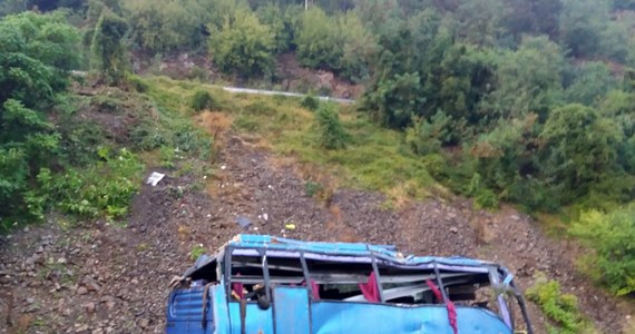 Do 16 wzrosła liczba ofiar śmiertelnych wypadku autokaru i samochodu osobowego w okolicach miasta Swoge, około 30 km na północ od stolicy Bułgarii, Sofii - poinformował bułgarski minister spraw wewnętrznych Walentin Radew.