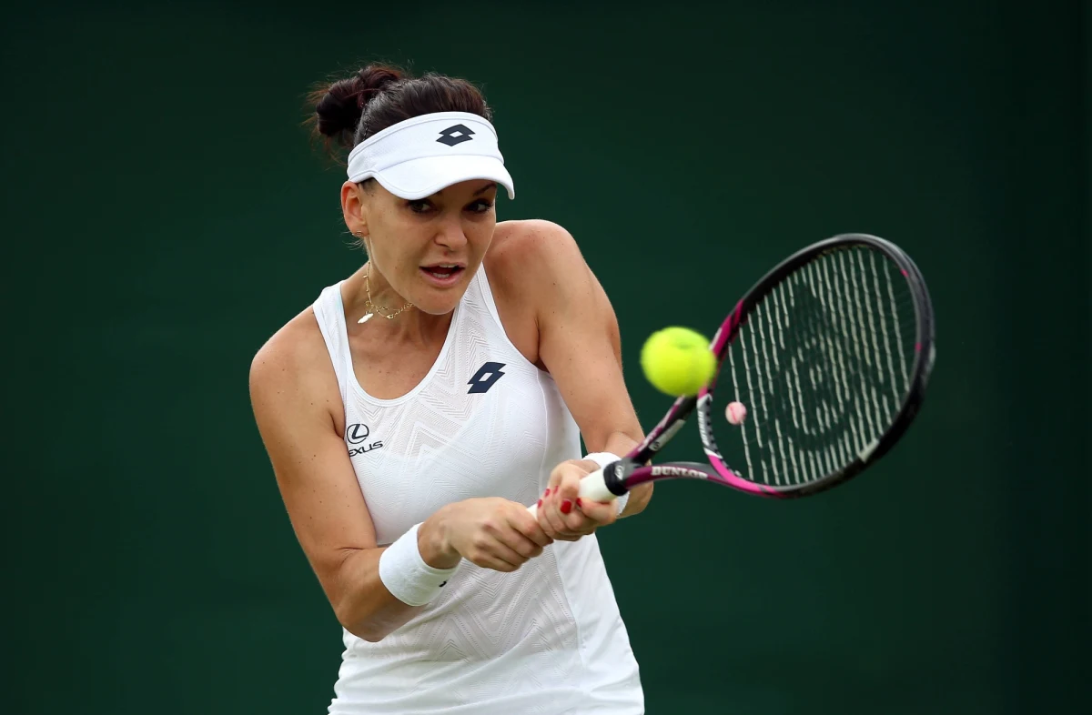 Agnieszka Radwańska w najnowszym notowaniu rankingu WTA spadła z 39. na 48. miejsce, a Magda Linette z 60. na 68. Liderką klasyfikacji tenisistek pozostaje Rumunka Simona Halep, która wyprzedza Dunkę Caroline Wozniacki i Amerykankę Sloane Stephens.