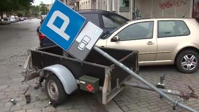 Wrocław: Pijany kierowca zniszczył osiem aut
