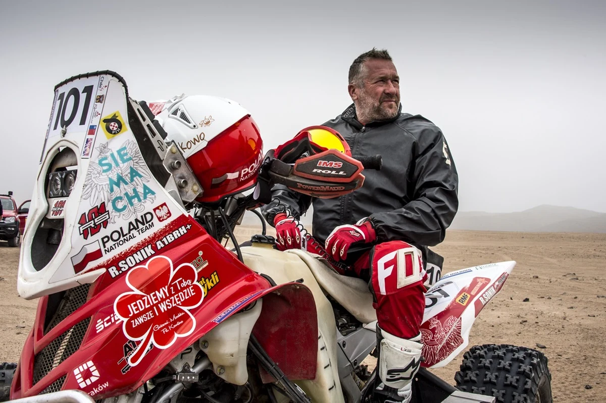 Tydzień po zakończeniu Atacama Rally, Rafał Sonik stanął na starcie kolejnego rajdu Pucharu Świata. Tym razem sześciokrotny zdobywca trofeum FIM rozpoczął rywalizację w Desafio Ruta 40. W prologu tych wymagających zawodów cross-country, Polak wywalczył czwarte miejsce. 