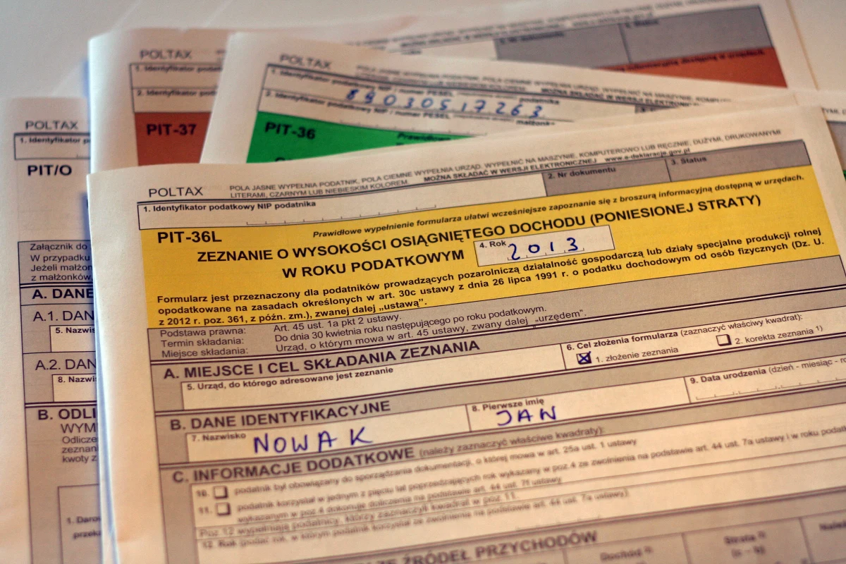 Zmiany w PIT i CIT, nowy podatek od wyprowadzki z Polski, opodatkowanie kryptowalut; Ministerstwo Finansów proponuje rewolucyjne zmiany, i to już od 1 stycznia 2019 roku - pisze o najnowszym projekcie zmian w podatkach, przygotowanym przez MF, poniedziałkowy "Dziennik Gazeta Prawna".