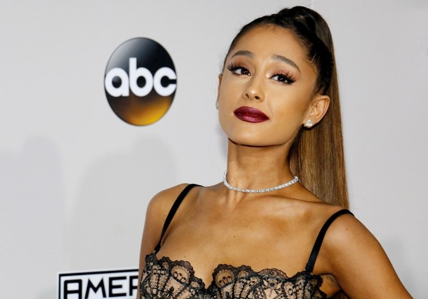 Ariana Grande ostatnimi czasy udowadnia, że ma większy potencjał i ambicje niż bycie ikoną muzyki rozrywkowej. Artystka stanowczo sprzeciwia się wszelkim aktom terroryzmu. 4 czerwca 2018 roku wzięła udział w wyjątkowym koncercie One Love Manchester, w którym oddała hołd ofiarom zamachu w Manchesterze, w którym zginęli jej fani.