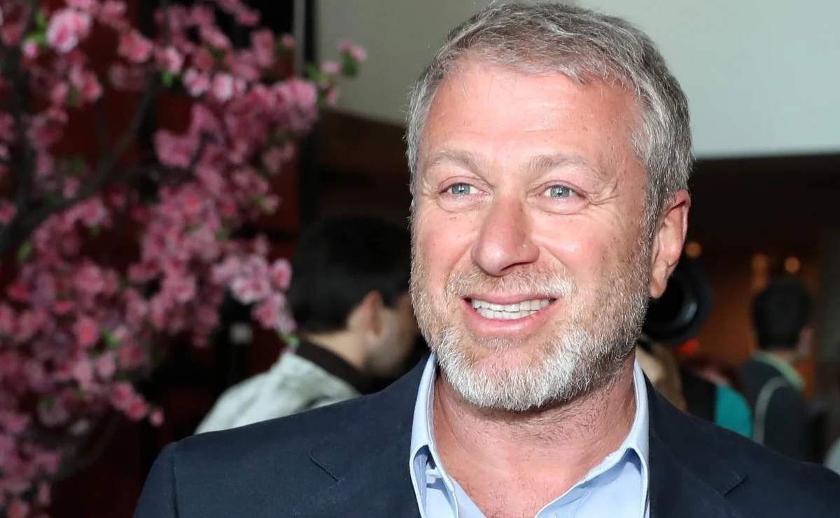 Rosyjski oligarcha, Roman Abramowicz, sprzedaje klub piłkarski Chelsea – donoszą brytyjskie media powołując się na nieoficjalne źródła. Ponoć już ustalona została cena: 2,5 miliarda funtów, co byłoby rekordem takich transakcji w historii futbolu. Rzecznik Chelsea zaprzeczył tym doniesieniom. 