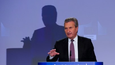 Oettinger przekonuje: W UE musi być zasada pieniądze za praworządność