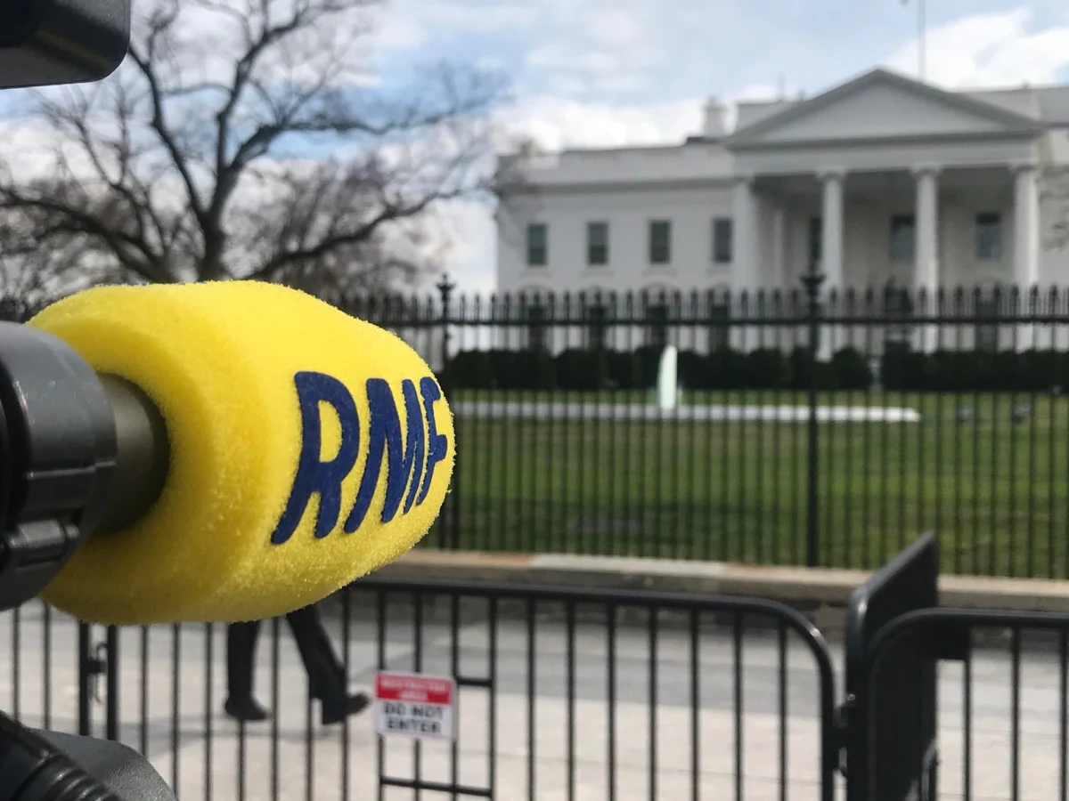 18 września dojdzie do spotkania prezydenta Andrzeja Dudy z przywódcą USA Donaldem Trumpem. Biały Dom ogłosił datę wizyty w rezydencji prezydenta Stanów Zjednoczonych. Prezydenci mają poruszyć kwestie bezpieczeństwa, omówić sprawy wojskowe, sojuszu USA – Polska i oczywiście uczcić 100-lecie odzyskania przez Polskę niepodległości. "Jestem przekonany, że ta wizyta będzie ważnym momentem w naszych relacjach z USA oraz nada im nowy, pogłębiony wymiar" – powiedział Piotr Wilczek, ambasador naszego kraju w Waszyngtonie. 