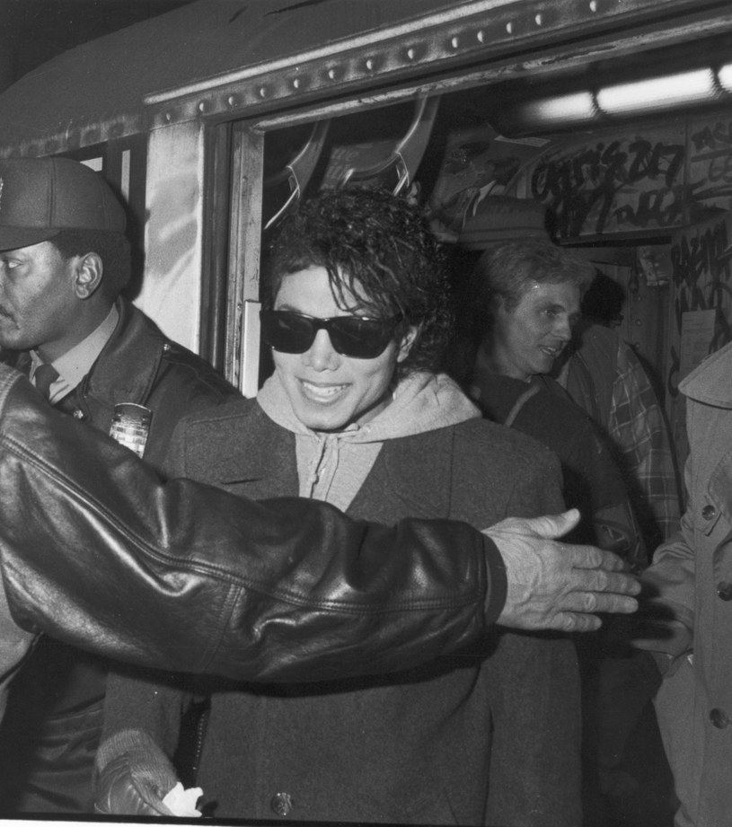 Król był tylko jeden - Michael Jackson w środę (29 sierpnia) obchodziłby 60. urodziny. Za życia sprzedał ponad 750 mln płyt, sam album "Thriller" osiągnął 100 mln, otrzymał 14 nagród Grammy, jego teledyski zrewolucjonizowały MTV.