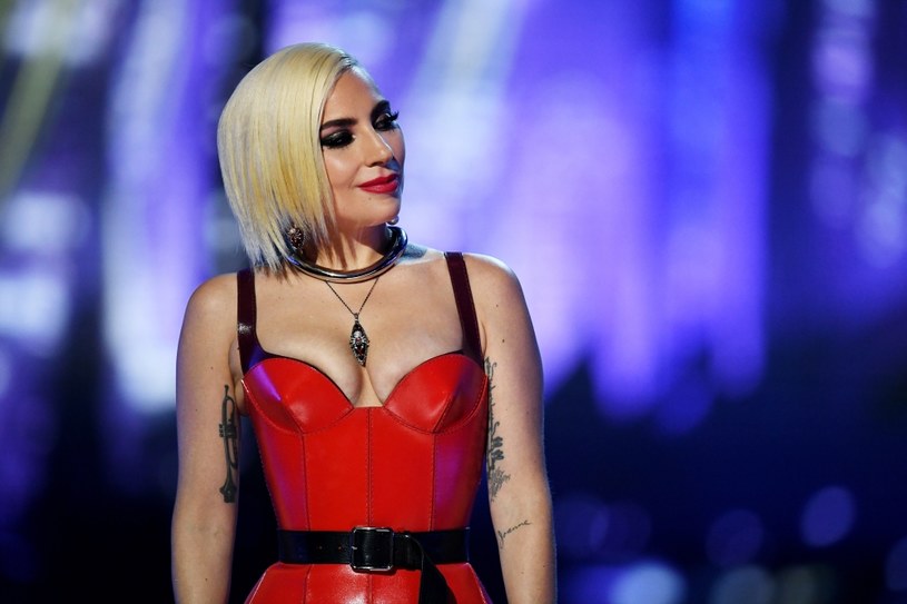 Lady Gaga umieściła na swoim profilu na Instagramie fotografie, na których widać ją nago. 