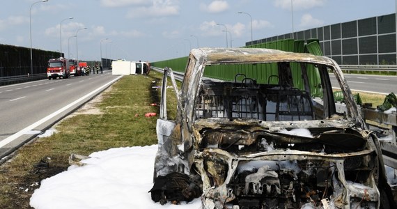 Do poważnego wypadku doszło na autostradzie A4. Na wysokości Bratkowic na pasie w kierunku Rzeszowa na Podkarpaciu bus zderzył się z samochodem osobowym. Poszkodowane zostały 4 osoby.
