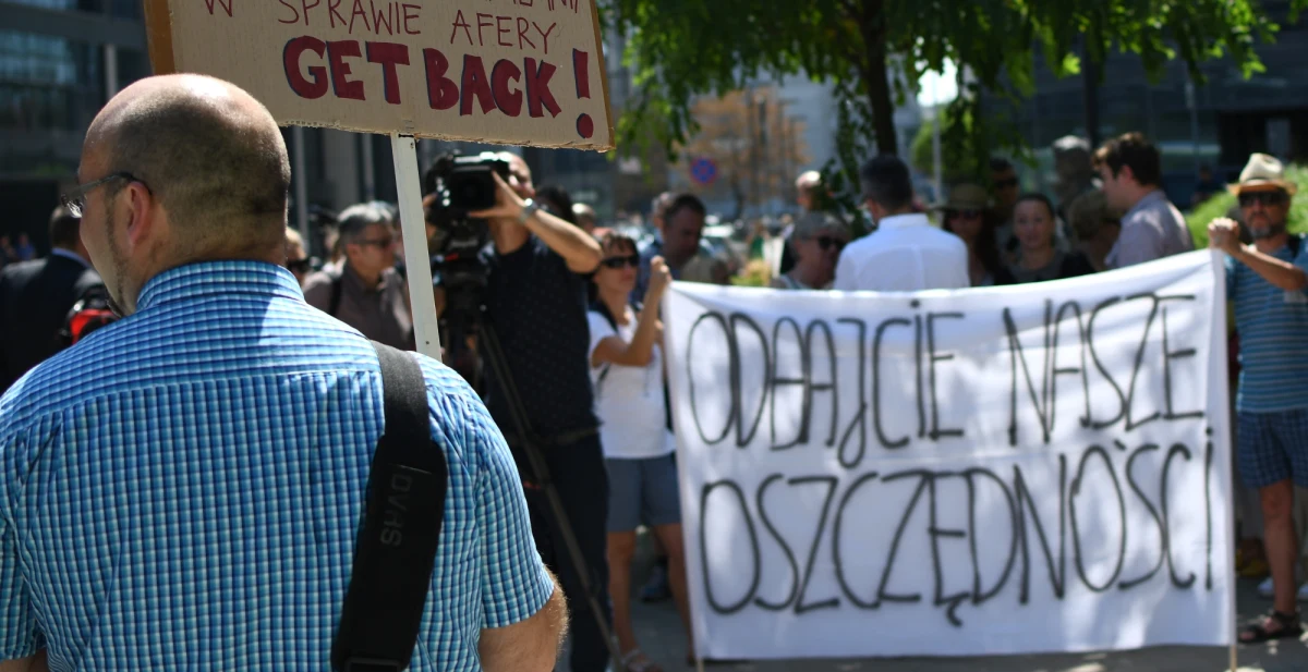 "Domagamy się pilnej pomocy w odzyskaniu naszych pieniędzy". Z takim hasłem poszkodowani w aferze GetBack idą na spotkanie z przedstawicielami władz: prezydenta, premiera, rzecznika finansowego oraz Urzędu Ochrony Konkurencji i Konsumentów.