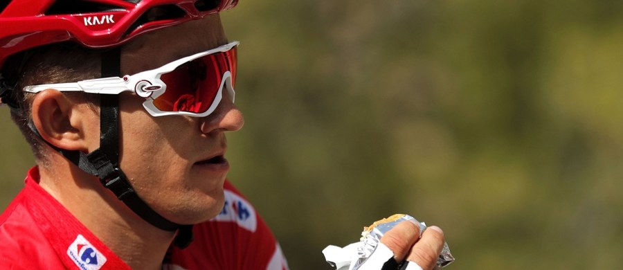Francuz Nacer Bouhanni (Cofidis) po grupowym finiszu wygrał szósty etap kolarskiego wyścigu Vuelta a Espana z Huercal Overa do San Javier (150,7 km). Francuz Rudy Molard (FDJ) pozostaje liderem przed Michałem Kwiatkowskim (Sky), który zmniejszył straty do 41 sekund.