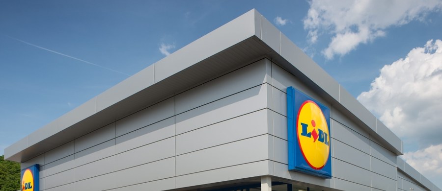 Popularna sieć sklepów Lidl wycofuje ze sprzedaży produkt, w którym - jak czytamy w oficjalnym komunikacie - sanepid stwierdził obecność pałeczek Salmonella. Klienci, którzy zakupili niezalecany do spożycia towar, mogą liczyć na zwrot pieniędzy.