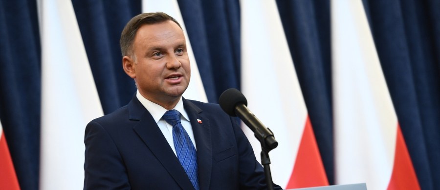 W sierpniu liderem rankingu zaufania pozostaje Andrzej Duda, któremu ufa 66 proc. badanych - wynika z sondażu CBOS. Z największą nieufnością (45 proc.) spotyka się lider Platformy Obywatelskiej Grzegorz Schetyna.
