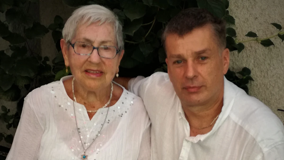 "To jest bardzo ważne, żeby młode pokolenie dowiedziało się o tym wszystkim, co przeżyliśmy. Jeżeli zapomnimy o tym co było, to wszystko będzie mogło się powtórzyć" – mówi Lea Gleitman, była więźniarka niemieckiego obozu w rozmowie z Bartłomiejem Paulusem. 79 lat temu wojska niemieckie przekroczyły granicę Polski, rozpoczynając tym samym drugą wojnę światową. Do dziś ujawniane są dowody niemieckich zbrodni. To między innymi losy tysięcy więźniów, którzy byli przetrzymywani i ginęli w obozach. Historię niektórych z nich poznajemy dopiero dziś. Tylko w RMF FM rozmawiamy z 94-letnią więźniarką obozu, o którym jeszcze dwa lata temu niewiele wiedziano. Dziś już wiemy, że w pobliżu Strzegomia więziono ponad pół tysiąca dziewczynek. 