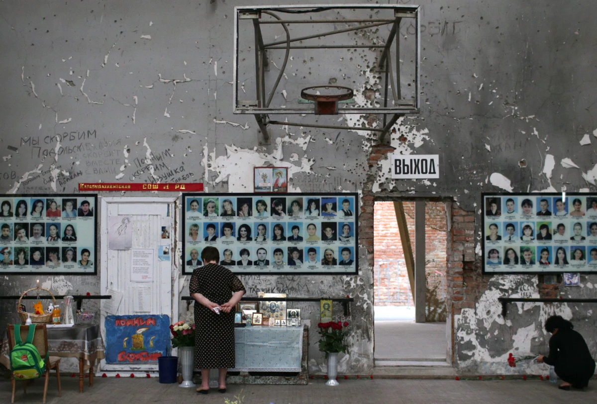 W Biesłanie w Osetii Północnej, republice wschodzącej w skład Federacji Rosyjskiej, rozpoczęły się uroczystości upamiętniające ofiary ataku terrorystycznego na szkołę dokonanego w 2004 roku przez czeczeńskich rebeliantów. Obchody trwać będą trzy dni.