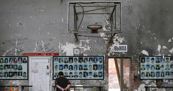 W Biesłanie w Osetii Północnej, republice wschodzącej w skład Federacji Rosyjskiej, rozpoczęły się uroczystości upamiętniające ofiary ataku terrorystycznego na szkołę dokonanego w 2004 roku przez czeczeńskich rebeliantów. Obchody trwać będą trzy dni.
