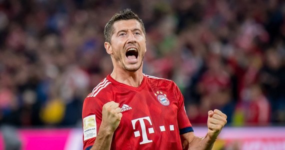 ​Piłkarze Bayernu Monachium wygrali na wyjeździe z VfB Stuttgart 3:0 w meczu 2. kolejki niemieckiej ekstraklasy. Jedną z bramek zdobył Robert Lewandowski, który miał też asystę. Broniący tytułu zespół z Bawarii z kompletem punktów prowadzi w tabeli.