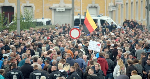 Dziewięć osób zostało rannych w sobotę w Chemnitz w niemieckiej Saksonii podczas kolejnych prawicowych demonstracji i kontrdemonstracji, w których uczestniczyło ponad 8 tysięcy osób.