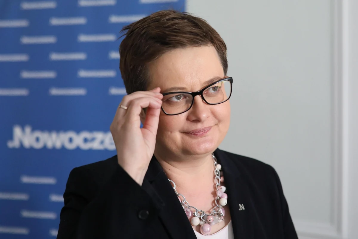 "​Dużo frazesów, które nie mają pokrycia w dotychczasowych działaniach władzy" - tak do konwencji wyborczej PiS odniosła się Katarzyna Lubnauer. "W wypowiedziach Jarosława Kaczyńskiego pojawił się szantaż i przekupstwo, czyli sugerowanie, że te samorządy, które będą rządzone przez polityków PiS, mają większe szansę na pieniądze z centrali" - stwierdziła także szefowa Nowoczesnej. 