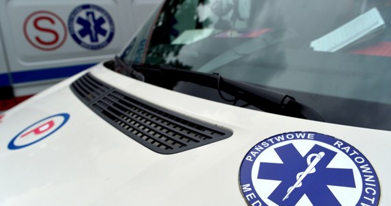 Poważny wypadek w podwarszawskim Pruszkowie. Karetka pogotowia zderzyła się tam z samochodem osobowym.