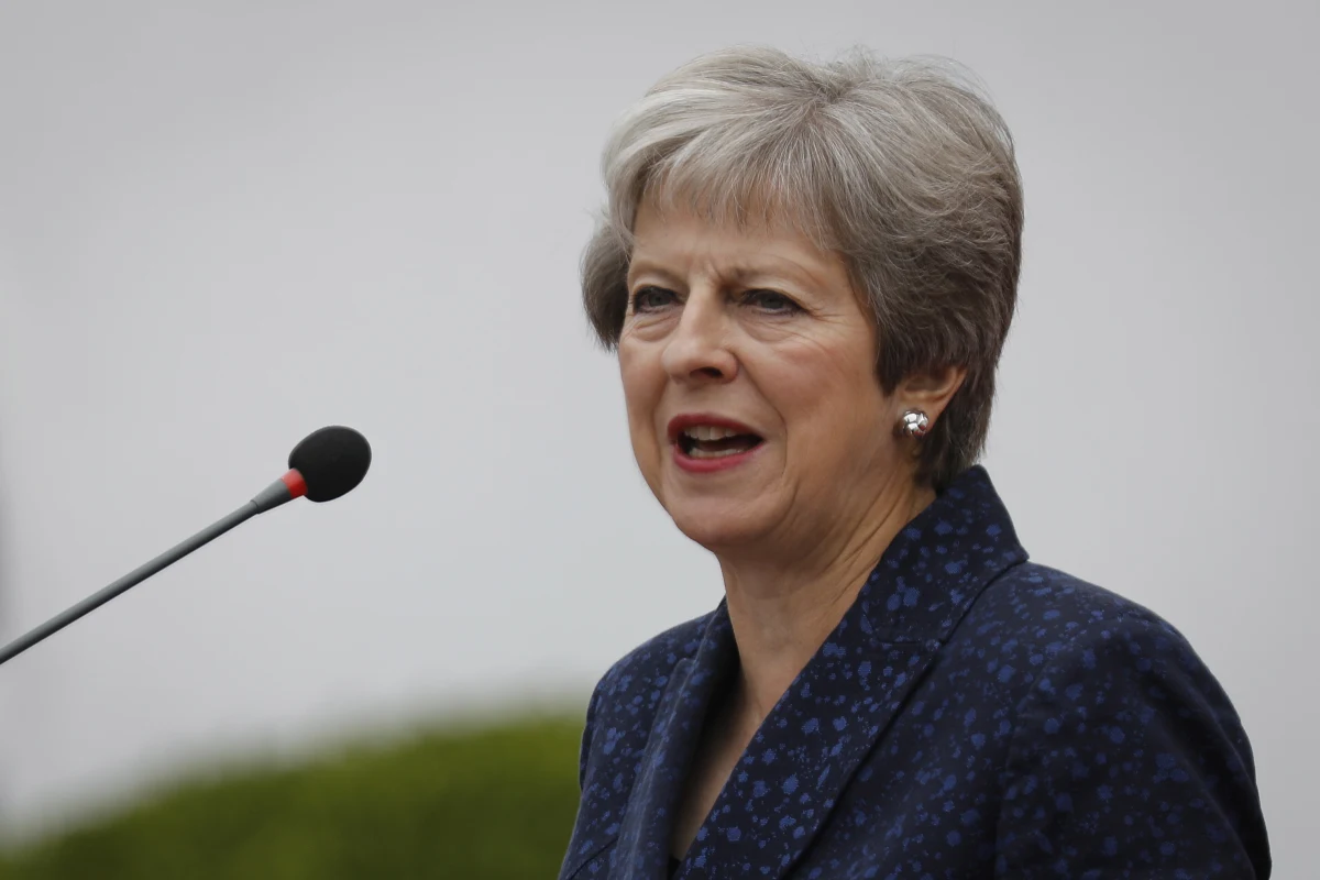 Brytyjska premier Theresa May wykluczyła w komentarzu dla dziennika "Telegraph" przeprowadzenie drugiego referendum w sprawie wyjścia Wielkiej Brytanii z Unii Europejskiej. Wyjaśniła, że byłoby to "poważną zdradą naszej demokracji".