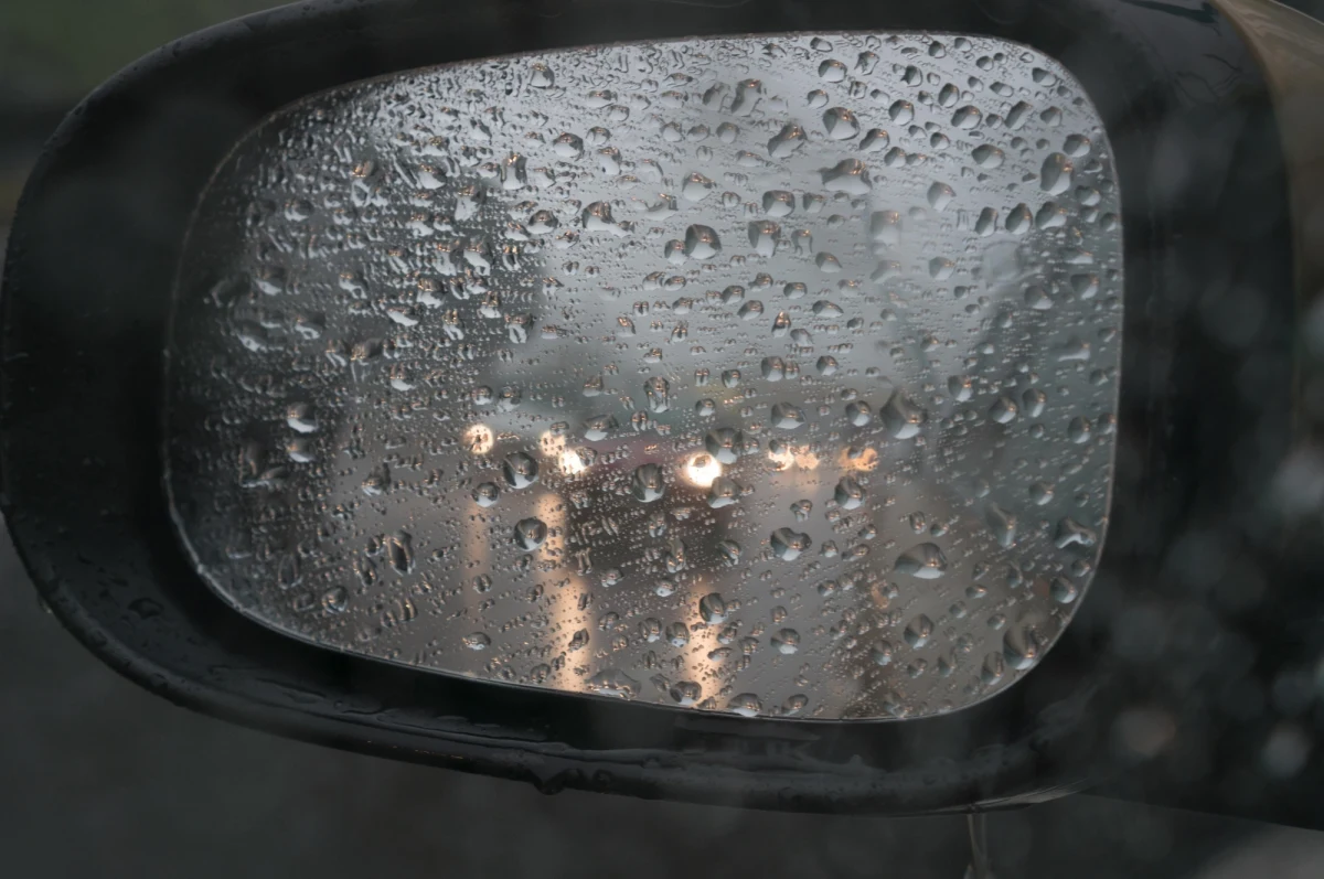 Blisko 70 strażaków walczy ze skutkami potężnej nawałnicy, która przeszła nad Lipnicą Wielką w Małopolsce. Informację dostaliśmy na Gorącą Linię RMF FM. 